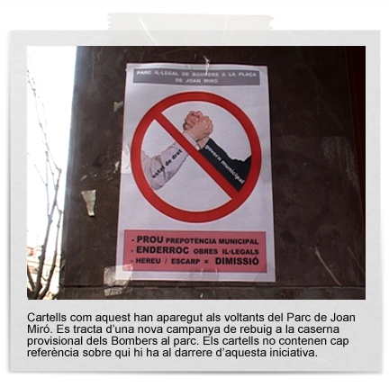 Cartells de protesta contra la caserna dels Bombers al Parc de Joan Miró | Bombers de Barcelona