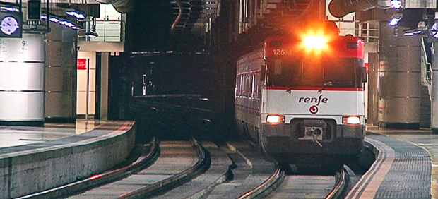 Renfe obre un expedient als maquinistes que van abandonar un tren a Sants | Renfe, tren