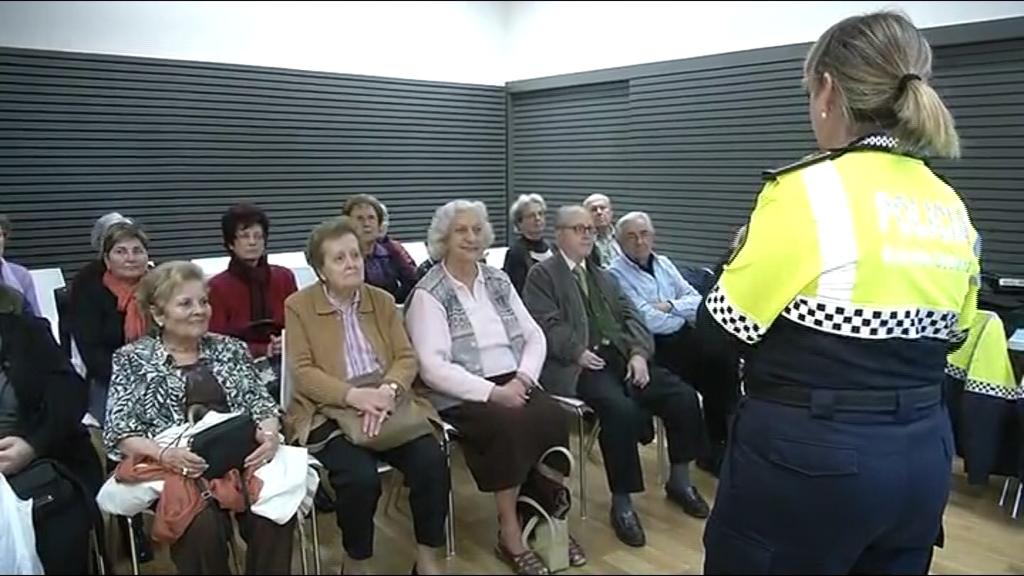 Ofensiva per prevenir els delictes contra la gent gran | delictes, estafes, gent gran, Guàrdia Urbana, robatoris