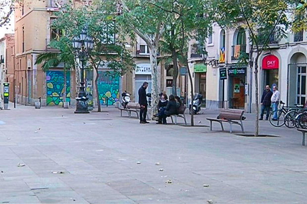 Nou intent per resoldre el conflicte de les terrasses a la plaça d’Osca | bars, llicències municipals, locals d'oci, soroll, terrasses