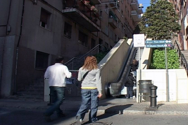 La síndica dóna la raó a un veí de Gràcia pel soroll de les escales de la baixada de la Glòria | sindicatura de Greuges de Barcelona