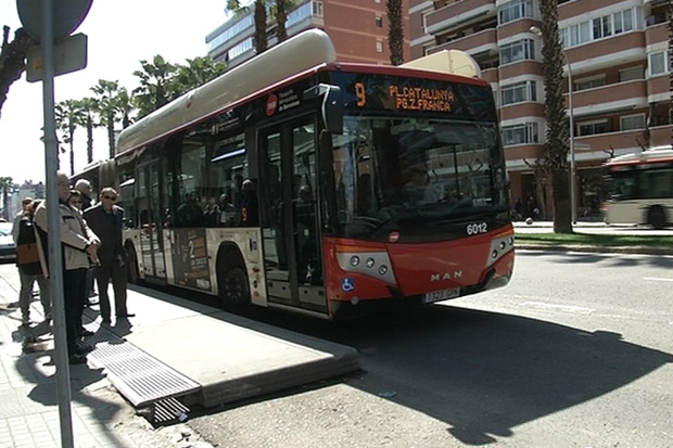 Més freqüències de pas dels busos als barris de la Marina | autobús, TMB