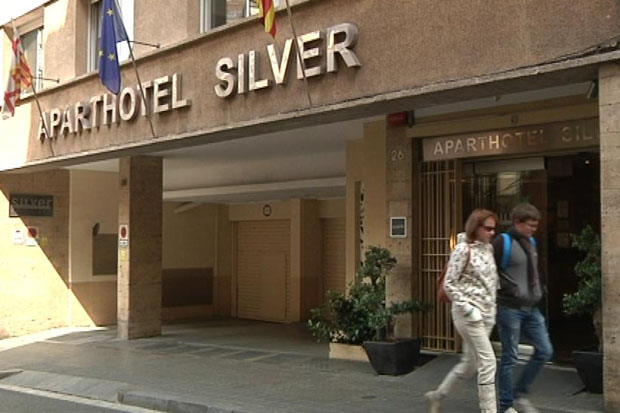 Mor un home després d’enfrontar-se a uns lladres en un hotel apartament de Gràcia | hotels, Mossos d'Esquadra, robatoris