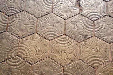 #SOSPanotGaudí crida a localitzar les rajoles mal col·locades al passeig de Gràcia