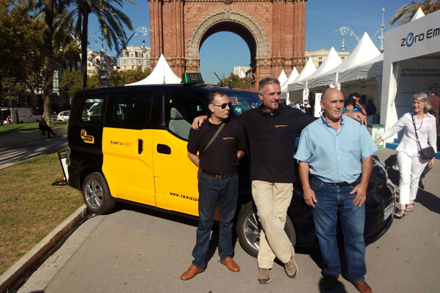 Tres taxis 100% elèctrics ja circulen per Barcelona | taxi, vehicles elèctrics