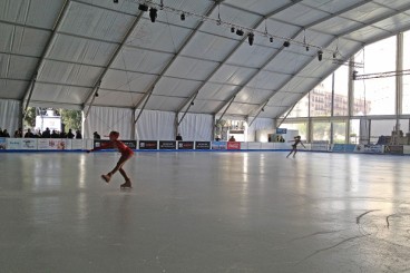 La pista de gel busca superar el milió de visitants i arribar als 95.000 patinadors