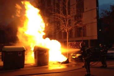 Detingut un home per cremar contenidors a Sant Martí i l’Eixample