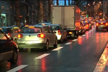 Retencions matinals al nou bulevard de Mitre entre Mandri i Balmes el primer dia laborable