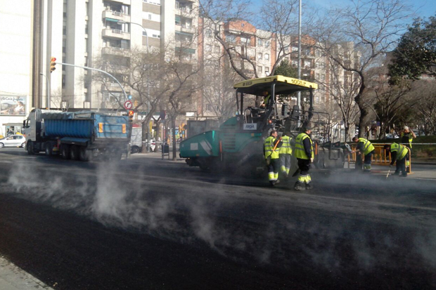 El carrer de la Marina, tallat tot el dia entre Diagonal i Còrsega | avinguda Diagonal, obres, paviment