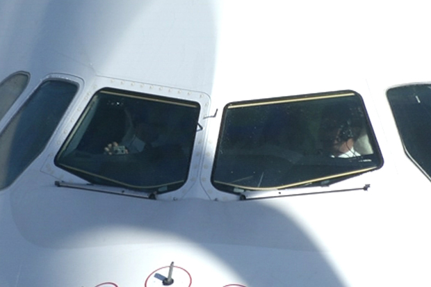 La Unió Europea insta les aerolínies a garantir sempre la presència de dos pilots a la cabina | Accidents, aviació