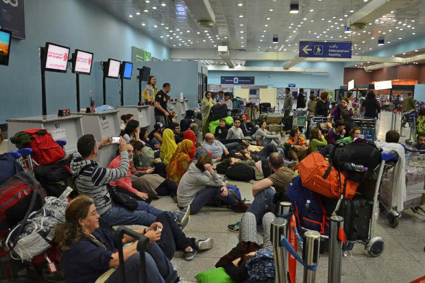 Els cooperants catalans, atrapats a l’aeroport d’Alger, després de l’espera al Prat | Aeroport Josep Tarradellas Barcelona-el Prat, cooperació