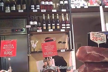 Jaume Collboni busca feina de dependent en un vídeo de precampanya de YouTube