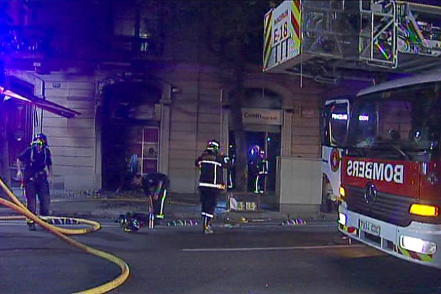 Crema un supermercat Condis al carrer del Consell de Cent | Bombers de Barcelona, Incendis