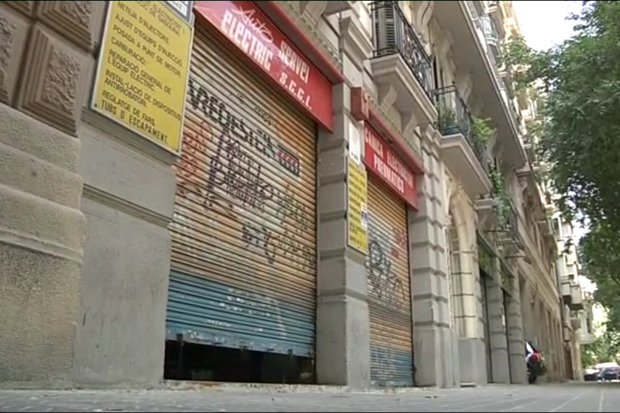 Mor un mecànic en caure-li un elevador elèctric a sobre | Mossos d'Esquadra, SEM