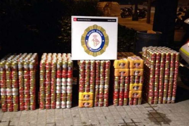 Intervingudes 8.000 llaunes per la Festa Major de Sants |