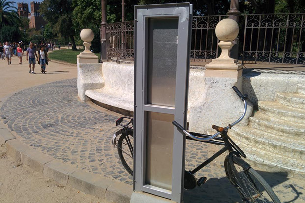 Desapareix la placa de la glorieta de la Transsexual Sònia |