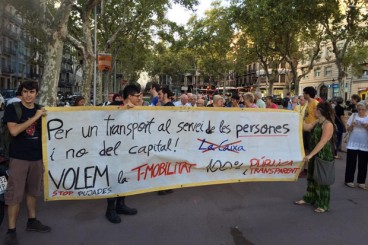 Stop Pujades ocupa una seu de CaixaBank contra l’adjudicació “opaca” de la T-Mobilitat