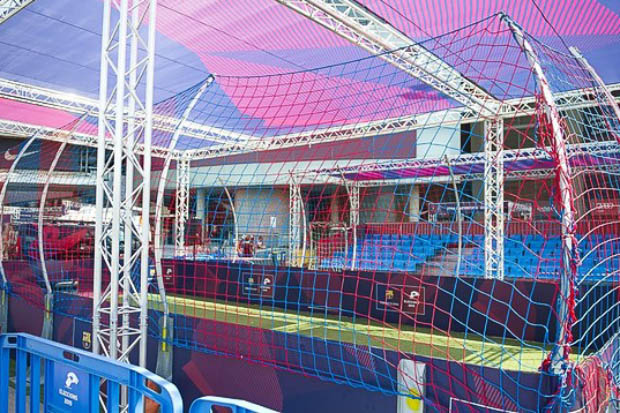 El FC Barcelona instal·la un minicamp de futbol solidari a favor dels refugiats sirians | Creu Roja, refugiats, Síria, solidaritat
