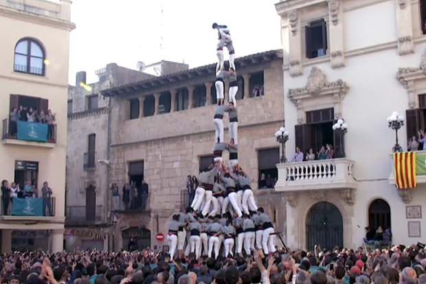Els borinots descarreguen la torre de nou amb folre i manilles a Vilafranca | castellers, Castellers de Sants
