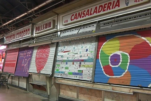 Les persianes de l’Abaceria, pintades per dones | Dia Internacional de les Dones
