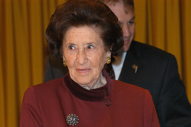 Mor als 97 anys Maria Font, vídua del mecenes Lluís Carulla | necrològiques, Òmnium Cultural, Palau de la Música Catalana