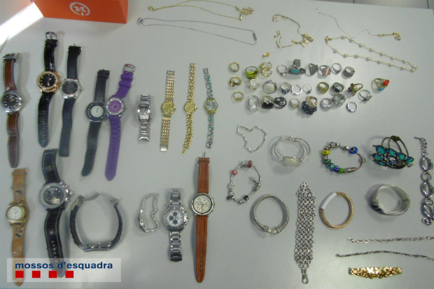 Detinguts uns lladres reincidents pel robatori en un habitatge de Sant Andreu | Mossos d'Esquadra, robatoris