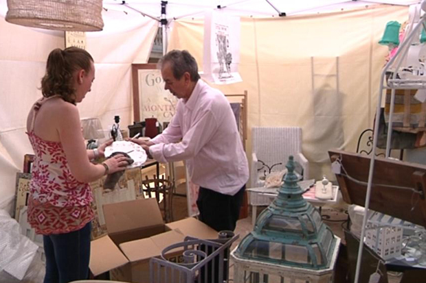 Un mercat solidari per complir els desitjos de nens amb malalties greus | infància, mercats, Palau Robert, solidaritat