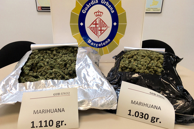 Troben més de dos quilos de marihuana en un control d’alcoholèmia |