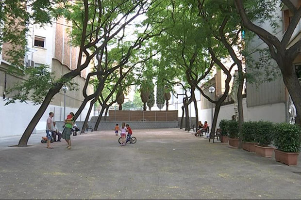 La plaça de la Guineu, oberta al barri | avinguda Meridiana, obres