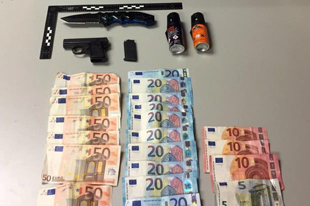 Detinguts dos homes armats a Ciutat Vella |