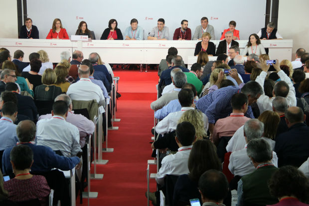 El Comitè Federal del PSOE decideix abstenir-se a la investidura de Rajoy |
