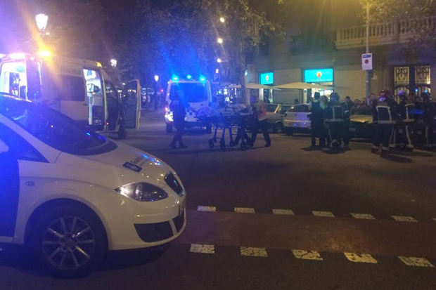 Dos ferits lleus en un xoc entre un turisme i una moto a la rambla de Catalunya |