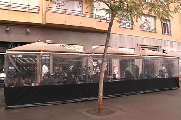 En marxa l’ordenació singular de terrasses de la plaça de Molina | Ordenança de terrasses, terrasses