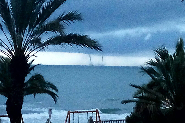 Fins a 11 mànegues marines davant de la costa central | meteorologia