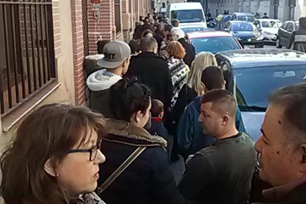 Llargues cues al Palau de la Música amb motiu de la jornada de portes obertes |