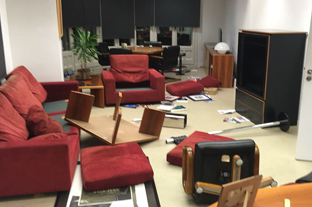 Uns 40 activistes ocupen Universitats i regiren el despatx del secretari | ocupació, universitats