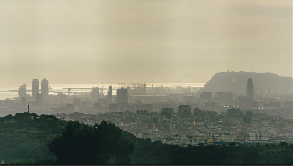 “Si ens allunyem 10 metres dels cotxes, respirem un 60 % menys de contaminants” | bicicleta, cotxe, trànsit