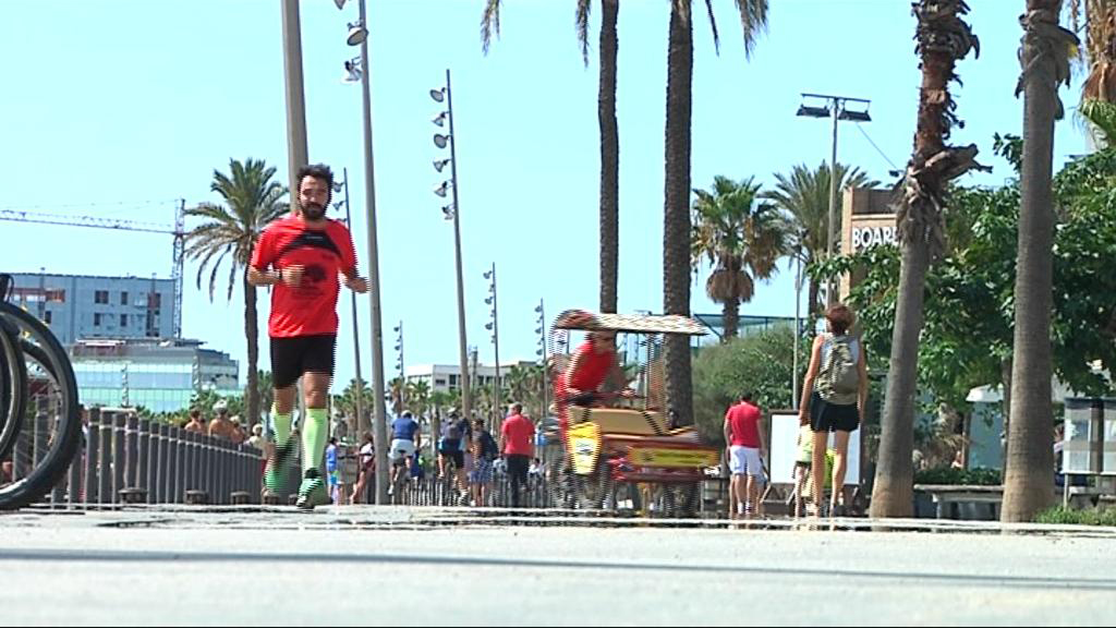 Detenen 16 persones per furts i robatoris al passeig Marítim de la Barceloneta | furts, Mossos d'Esquadra