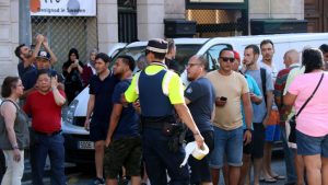 Almenys 13 morts i 100 ferits en un atemptat a la Rambla reivindicat per Estat Islàmic