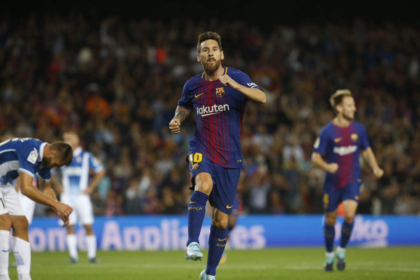 Messi marca el derbi (5-0) | Ernesto Valverde, Primera Divisió, Quique Sánchez Flores