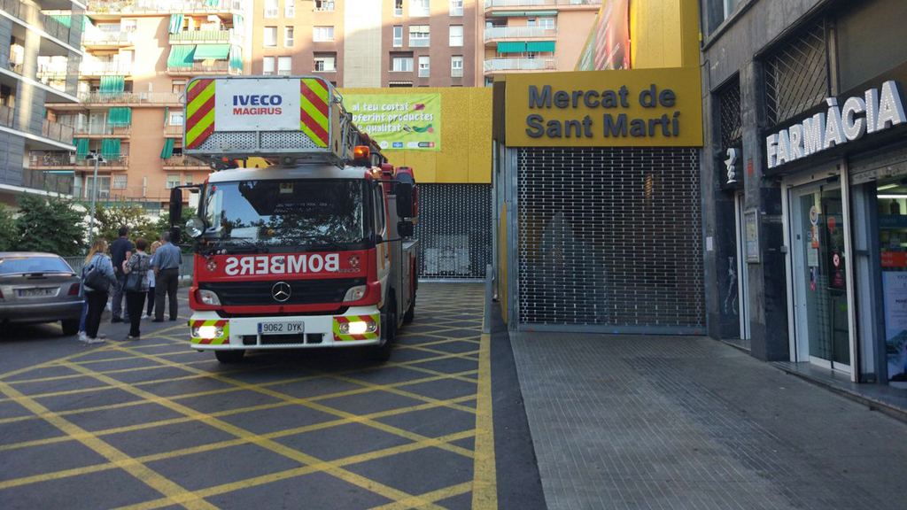 Un ferit lleu després d’una explosió al Mercat de Sant Martí |