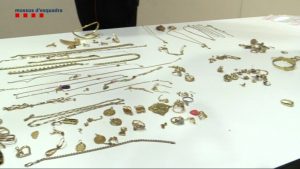 Detinguts a Barcelona dos lladres amb joies robades a França