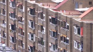 Més de 200 pisos protegits a Barcelona, buits o llogats sense autorització