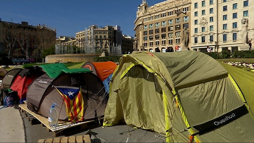 Housing protesters camp in Barcelona's Plaça Catalunya over rents Housing protesters camp in Barcelona's Plaça Catalunya over rents