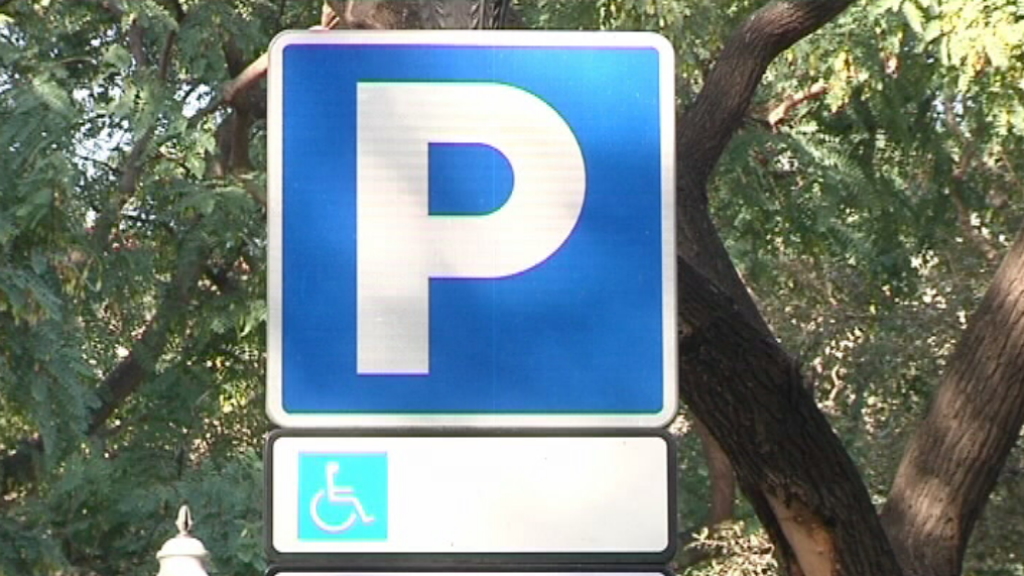 650 multes per aparcar en zones reservades per a persones amb mobilitat reduïda | aparcaments, multes, trànsit