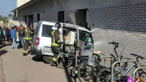 Una furgoneta s’encasta a l’escola bressol La Mar Xica sense provocar ferits