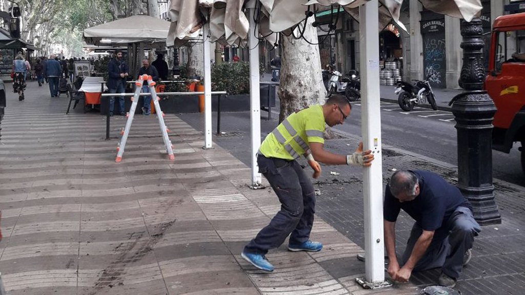 Retiren la terrassa d’un bar de la Rambla per irregularitats administratives | bars, llicències municipals, terrasses