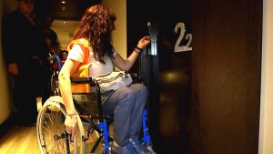 50 professionals del turisme es posen a la pell dels visitants amb discapacitats