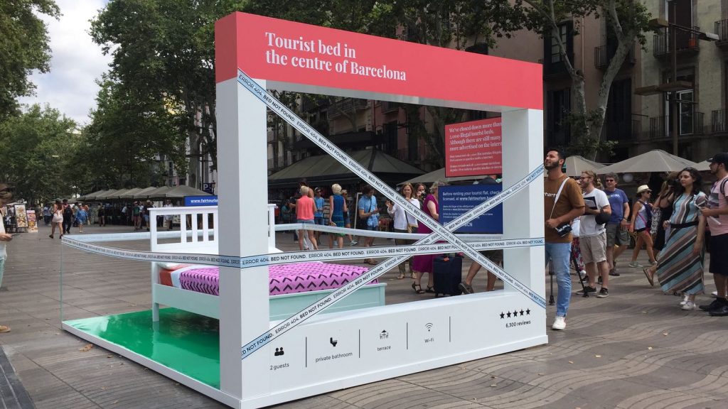 Llit de la campanya contra els pisos turístics il·legals