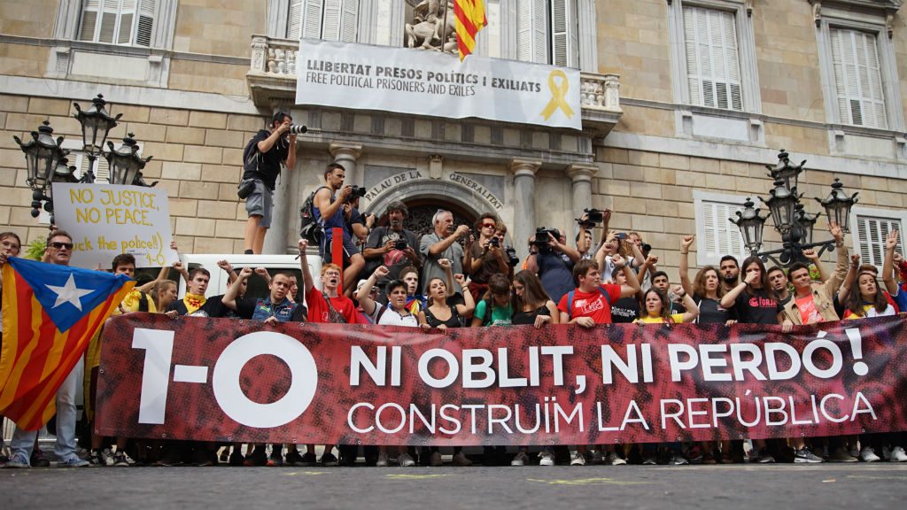 L'1 d'octubre, un any després: minut a minut | 1 octubre, Comitès de Defensa de la República (CDR), estudiants, manifestacions a Barcelona, referèndum